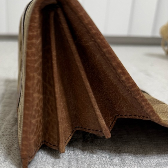Gucci Classic Brown and Tan GG Wallet - Picture 4 of 12